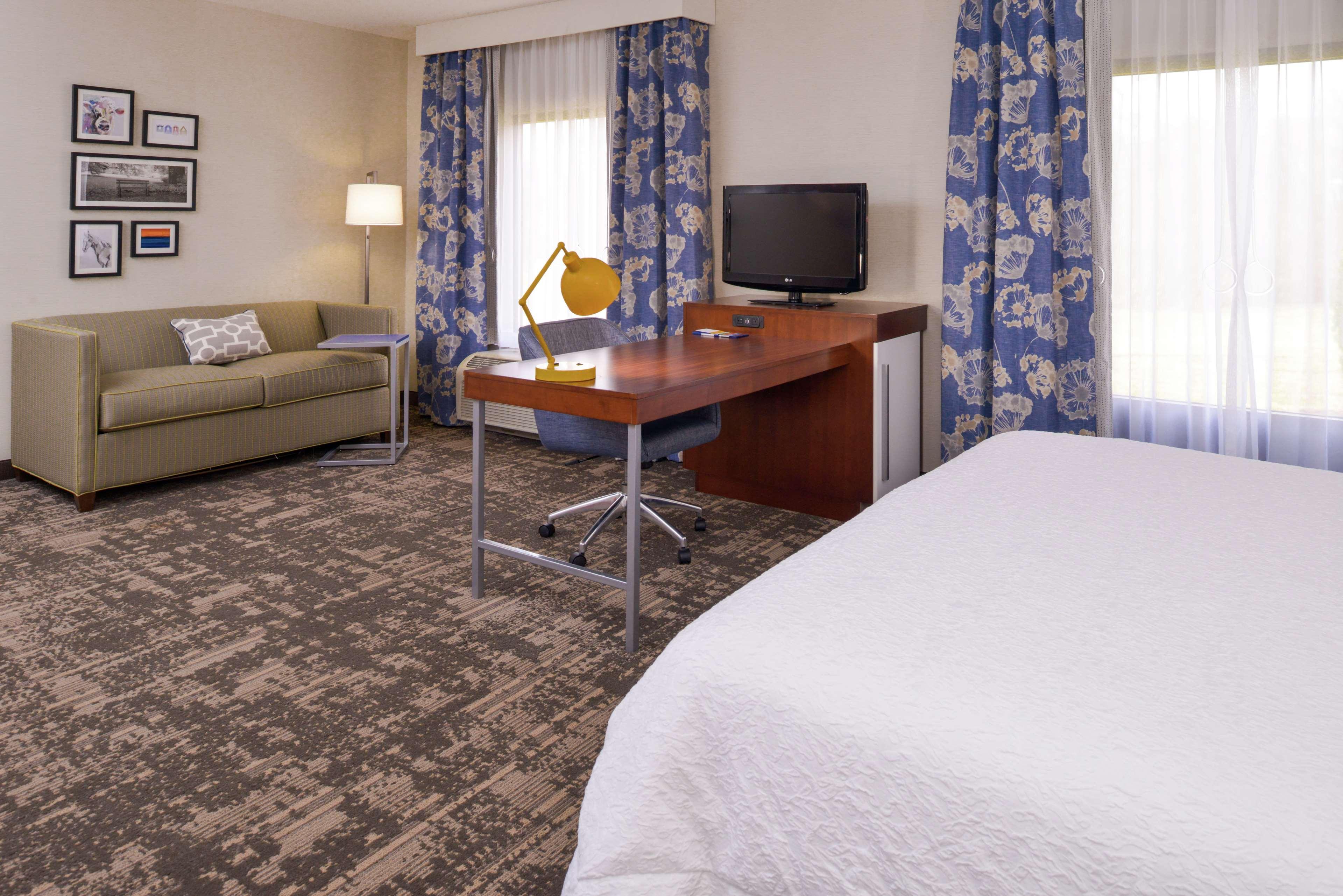 Hampton Inn & Suites Wilmington Exterior photo